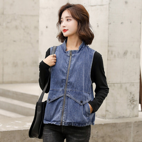 Γυναικείο γιλέκο τζιν με τσέπες και φερμουάρ