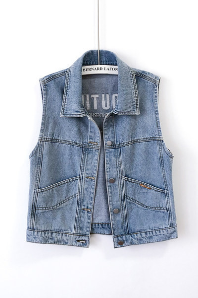 Γυναικείο γιλέκο τζιν με κουμπιά και κλασικό κολάρο