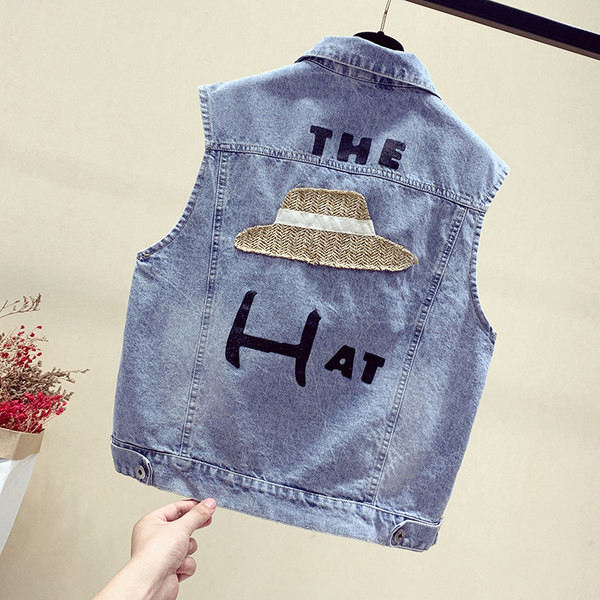 Γυναικείο γιλέκο τζιν με επιγραφές και κουμπιά