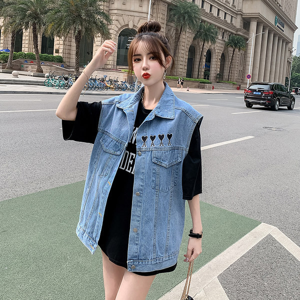 Γυναικείο φαρδύ μοντέλο γιλέκο με τσέπες και κεντήματα