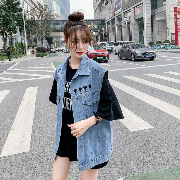 Γυναικείο φαρδύ μοντέλο γιλέκο με τσέπες και κεντήματα