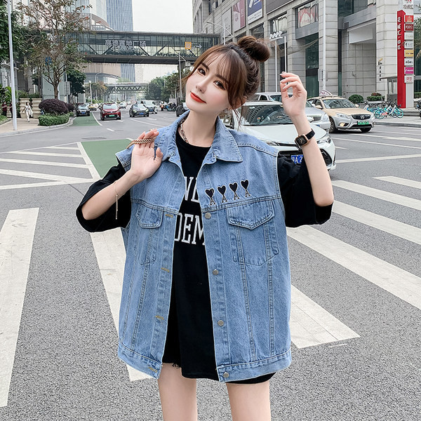 Γυναικείο φαρδύ μοντέλο γιλέκο με τσέπες και κεντήματα