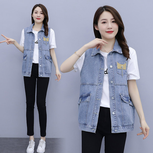 Γυναικείο γιλέκο τζιν με κουμπιά και επιγραφές