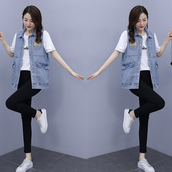 Γυναικείο γιλέκο τζιν με κουμπιά και επιγραφές