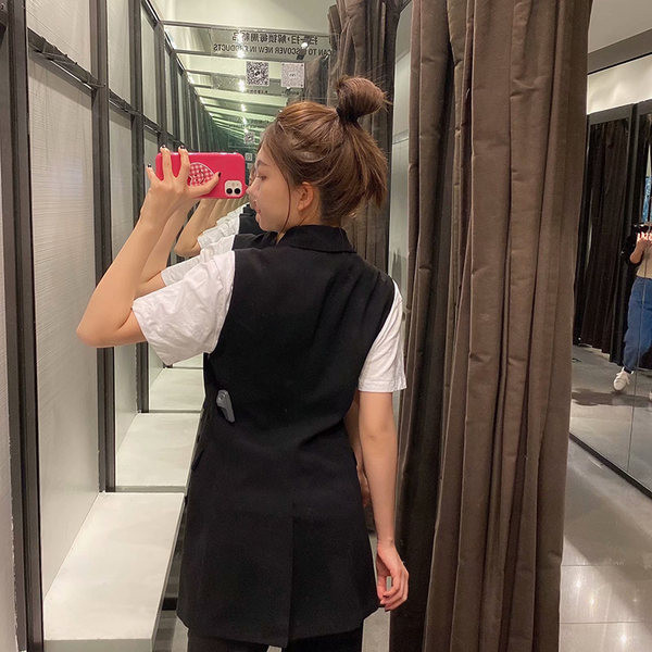 Κομψό  γιλέκο με κουμπιά δύο σειρών