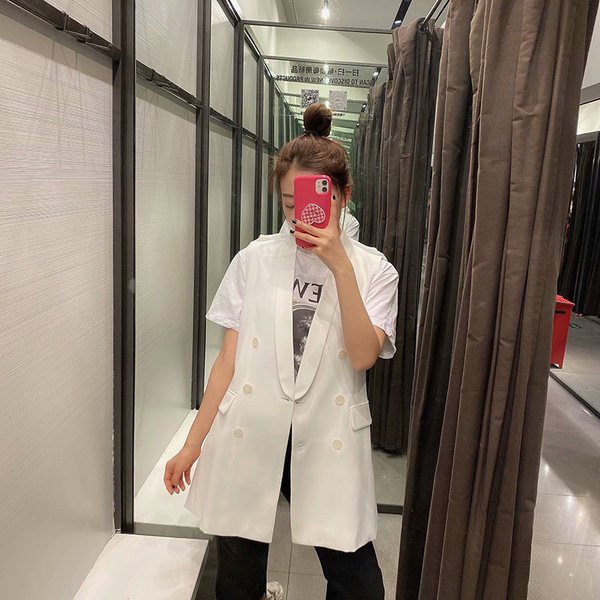 Κομψό  γιλέκο με κουμπιά δύο σειρών