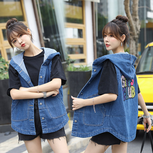 Γυναικείο γιλέκο με κουκούλα και κουμπιά