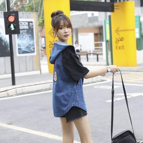 Γυναικείο γιλέκο με κουκούλα και κουμπιά