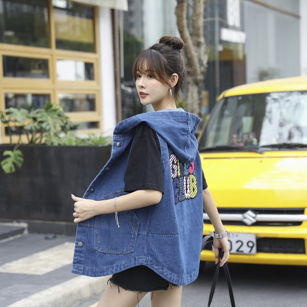 Γυναικείο γιλέκο με κουκούλα και κουμπιά