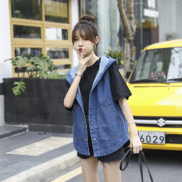 Γυναικείο γιλέκο με κουκούλα και κουμπιά