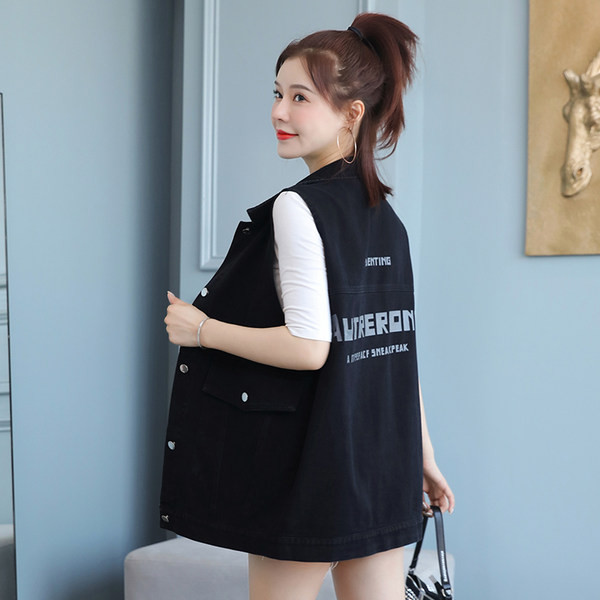 Γυναικείο casual γιλέκο με επιγραφή και κουμπιά