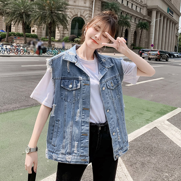 Γυναικείο casual γιλέκο με απλικέ στην πλάτη και σχισμένα μοτίβα