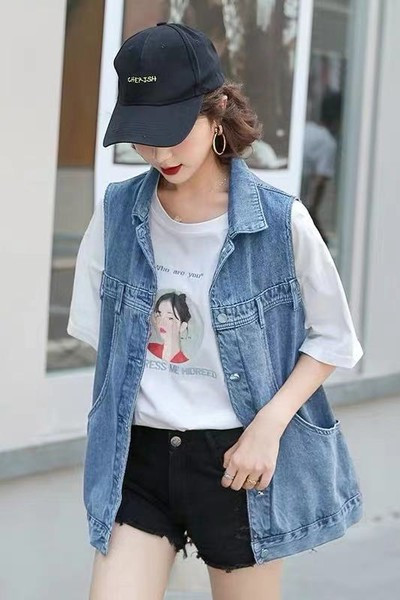 Γυναικείο γιλέκο τζιν με κλασικό κολάρο και τσέπες