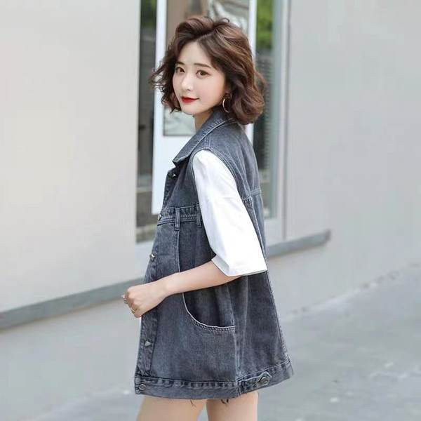 Γυναικείο γιλέκο τζιν με κλασικό κολάρο και τσέπες