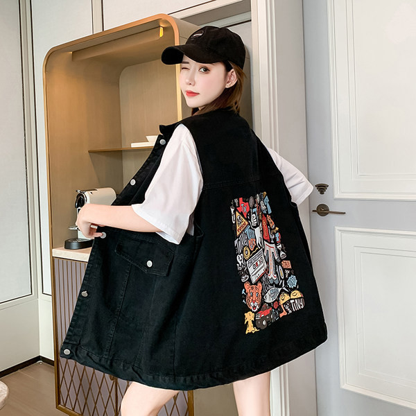 Sieviešu veste ar krāsainu rakstu un pogām melnā un zilā krāsā