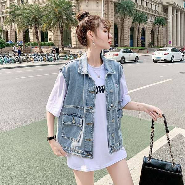 Ležeran ženski traper prsluk s gumbima u plavoj i boji