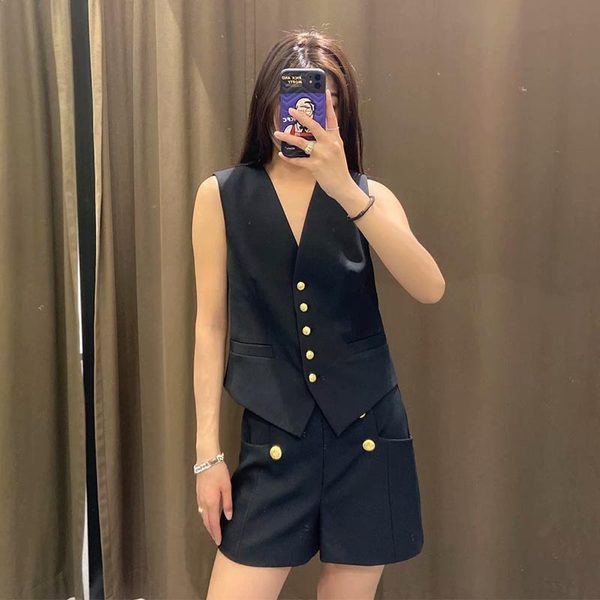 Γυναικείο γιλέκο casual με λαιμόκοψη και κουμπιά