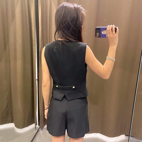 Γυναικείο γιλέκο casual με λαιμόκοψη και κουμπιά