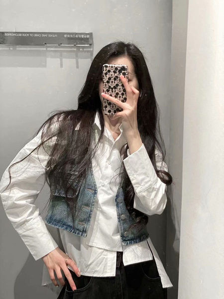 Κοντό γιλέκο τζιν με λαιμόκοψη