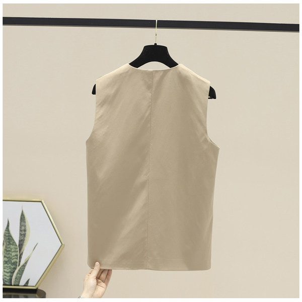 Γυναικείο μοντέρνο γιλέκο με λαιμόκοψη και κουμπί