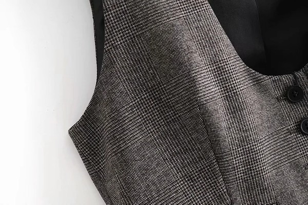 Proljetno-jesenski model prsluka s gumbima