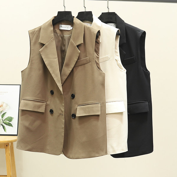 Moderan prsluk s gumbima i imitacijom džepova