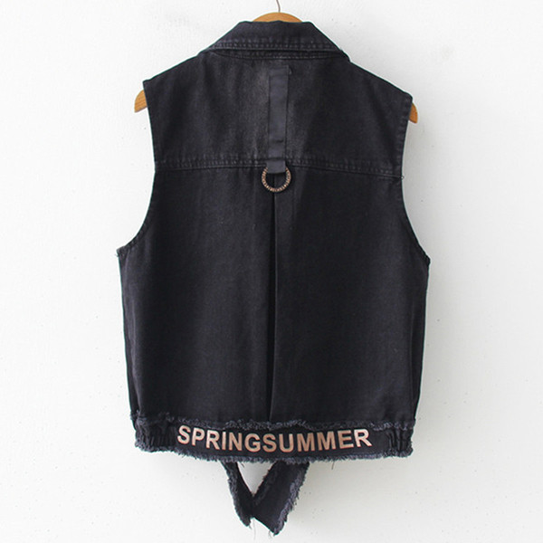 Novi model ženskog prsluka na dugmad u crnoj boji