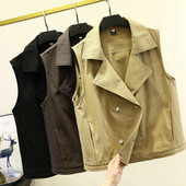 Moderan prsluk s gumbima i džepovima