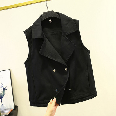 Moderan prsluk s gumbima i džepovima