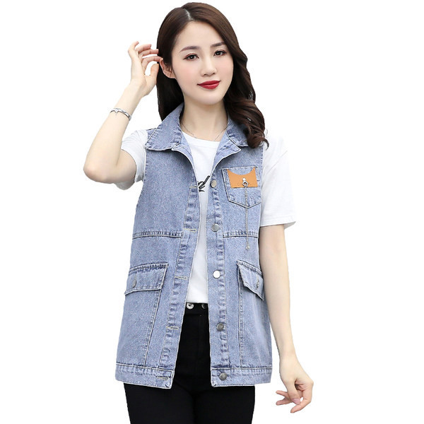 Ženski ležerni prsluk sa natpisom u džepovima