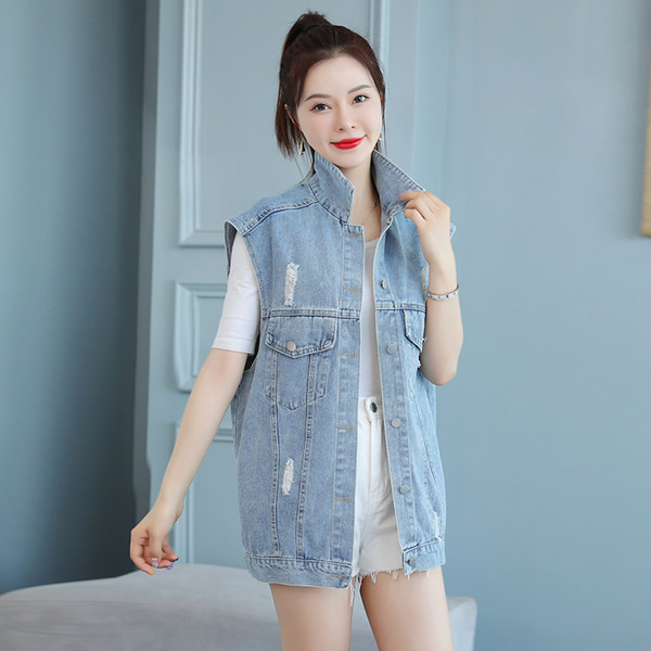 Γυναικείο γιλέκο casual με απλικέ και κουμπιά