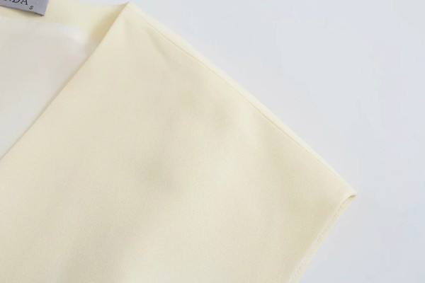 Γυναικείο γιλέκο με ζώνη και τσέπες