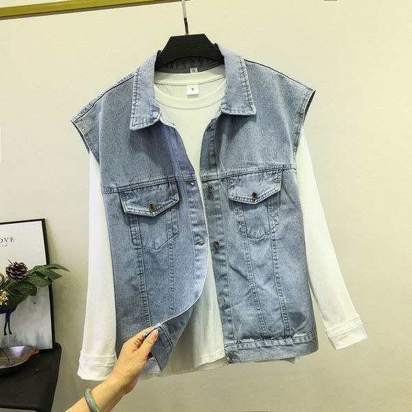 Γυναικείο γιλέκο τζιν με κεντήματα και επιγραφές