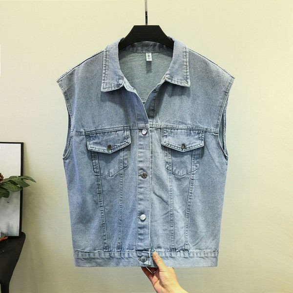 Γυναικείο γιλέκο τζιν με κεντήματα και επιγραφές