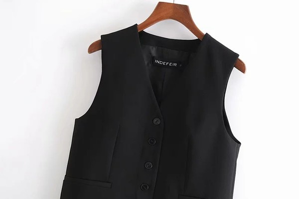 Ravni model prsluka s gumbima za žene