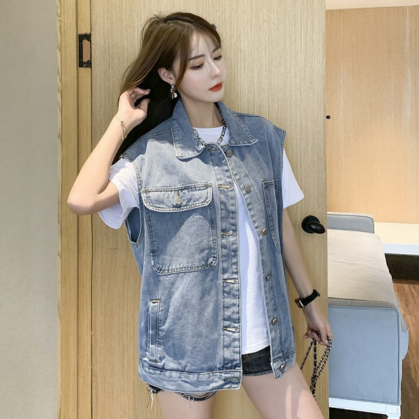 Ženski traper prsluk s gumbima i džepovima u plavoj boji