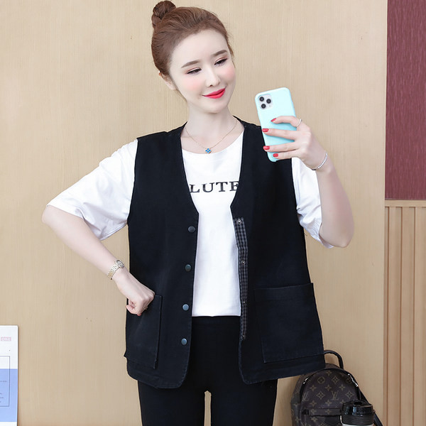Γυναικείο γιλέκο νέου μοντέλου με κουμπιά και λαιμόκοψη