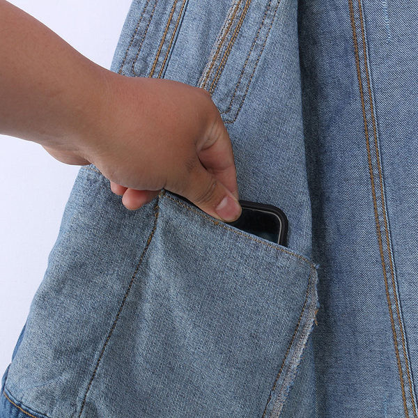 Γυναικείο γιλέκο τζιν σε απλό μοντέλο με κλασικό κολάρο