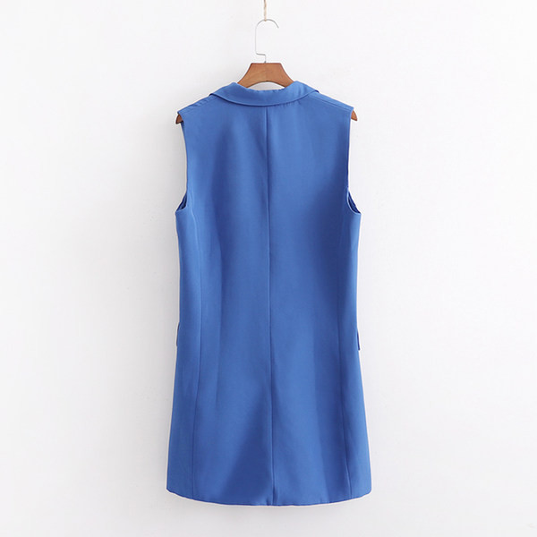 Moderni krojeni prsluk s dvorednim kopčanjem