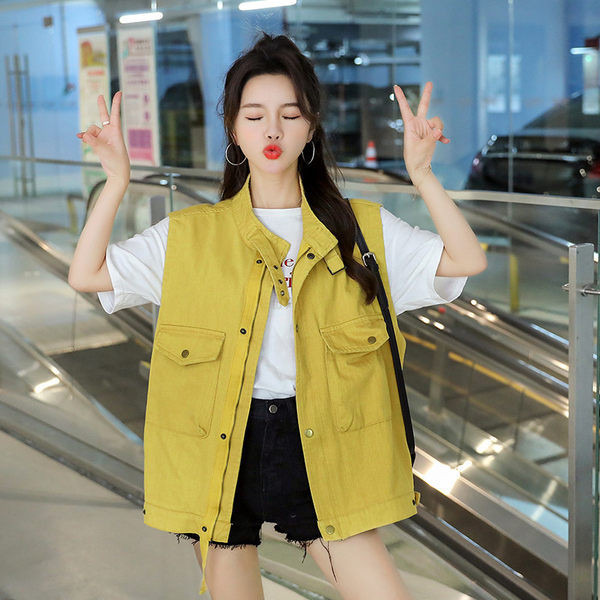 Ženski casual prsluk sa žutim gumbima