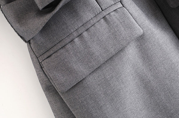 Μοντέρνο γιλέκο με κορδόνια στη μέση και απομιμήσεις τσέπες