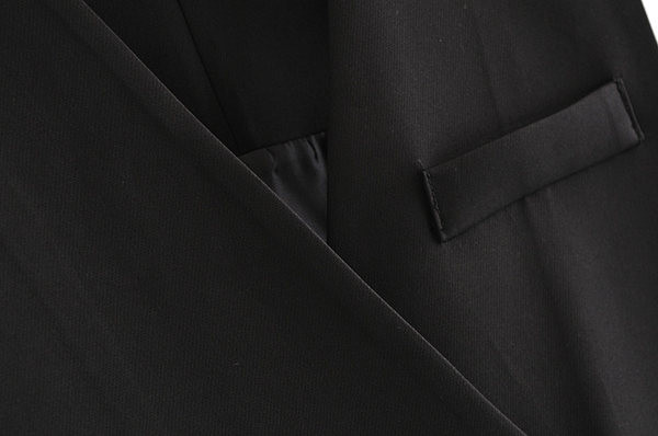 Ravni model ženskog prsluka na dvoredno kopčanje