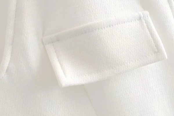 Kratki asimetrični prsluk s gumbima