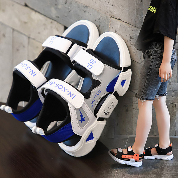 Dječje sandale sa naljepnicama i natpisima za dječake