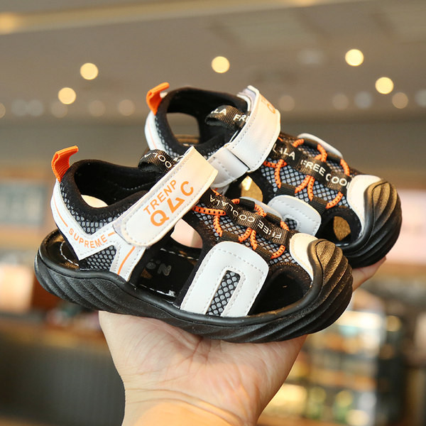 Moderne sandale, unisex model sa naljepnicom i vezicama