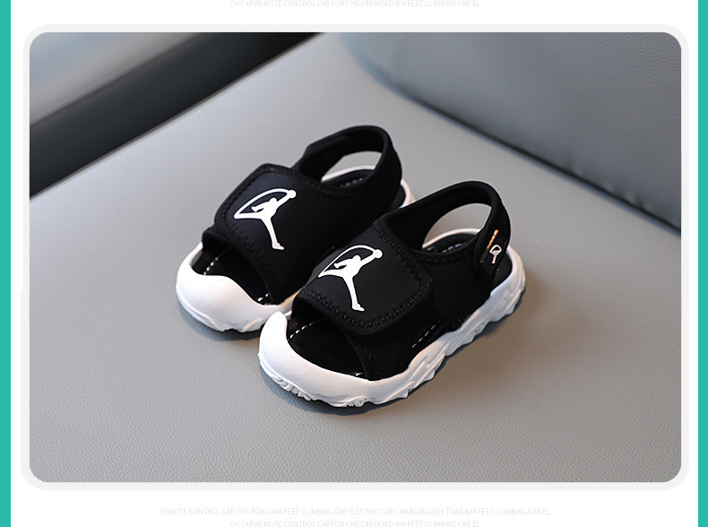 Trijų spalvų vaikiškos basutės su lipdukais ir aplikacijomis