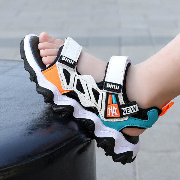 Dječje sandale s grubim potplatom i čičkom