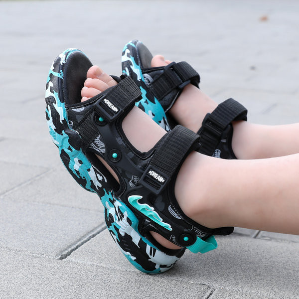 Dječje sandale s grubim potplatom i čičkom