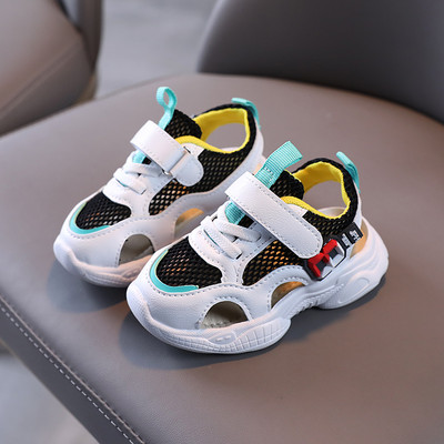 Novi model dječjih sandala tipa tenisica od prozračne tkanine