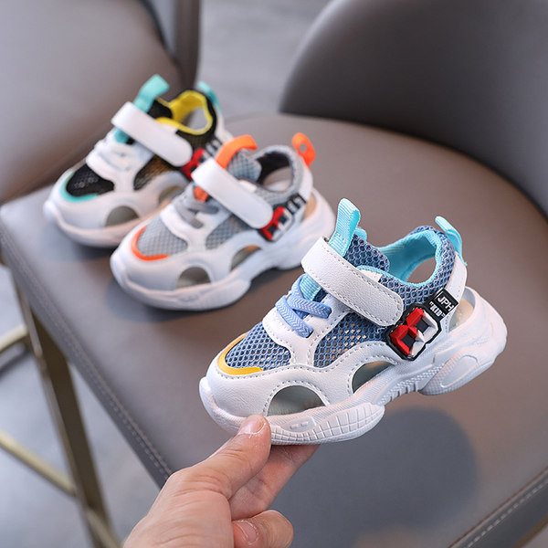 Novi model dječjih sandala tipa tenisica od prozračne tkanine